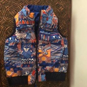Patagonia toddler reversible puffball vest